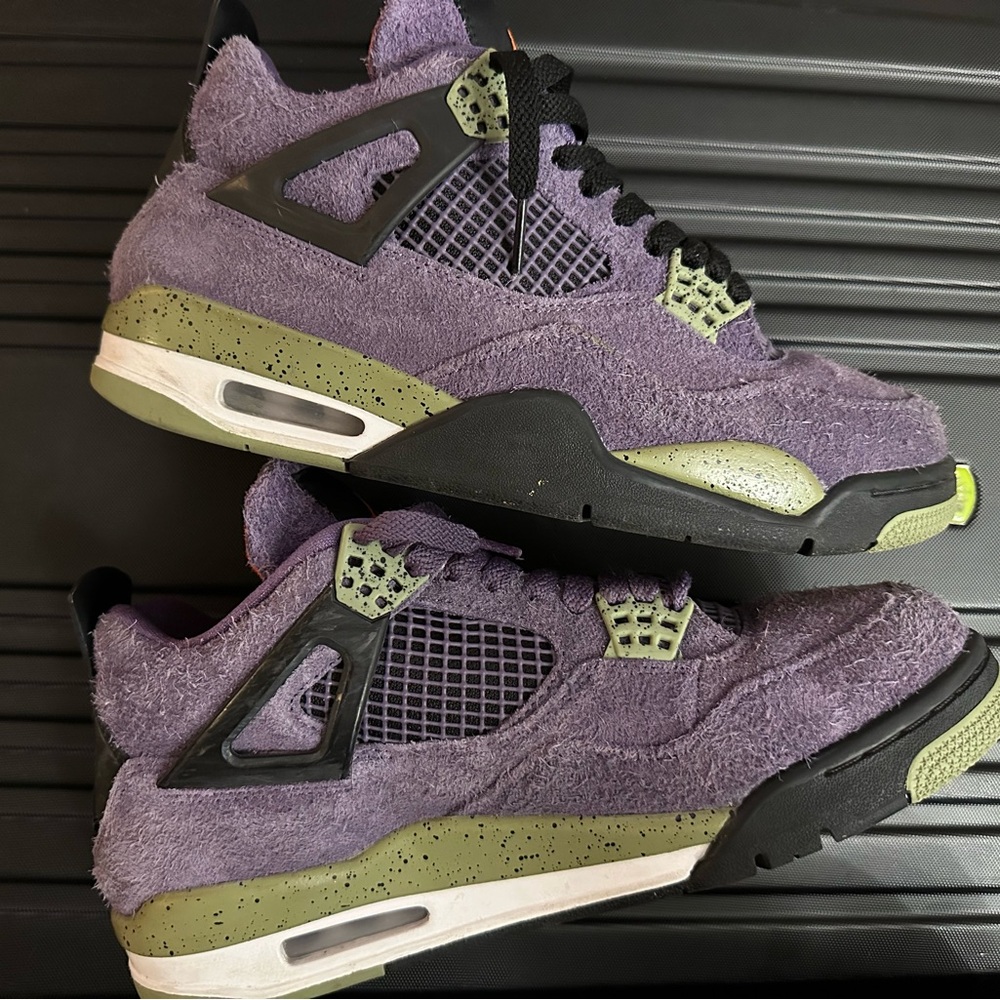 Gently Used WMNS JORDAN 4 RETRO 'CANYON PURPLE' 💜🖤